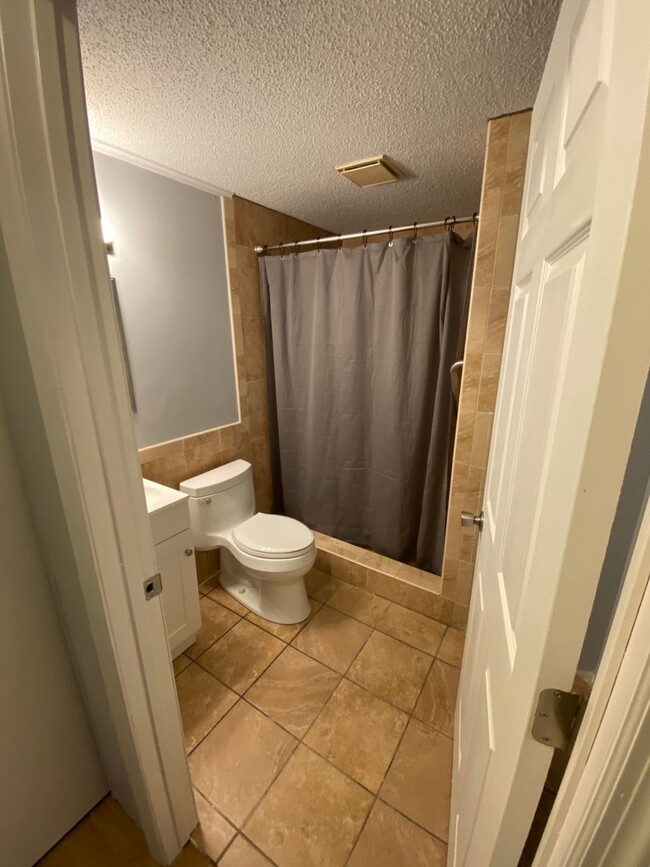 2490 SW 14th Dr in Gainesville, FL - Building Photo - Building Photo