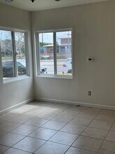 7013 W Manchester Ave, Unit 7013 in Los Angeles, CA - Foto de edificio - Building Photo