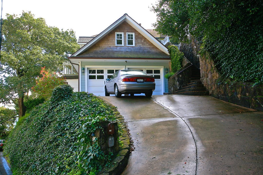 27 Central Ave in Sausalito, CA - Building Photo