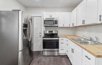 3312 E 9th St, Unit 3312 in Indianapolis, IN - Building Photo - Building Photo