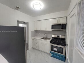 7435 Byron Ave in Miami Beach, FL - Building Photo - Building Photo