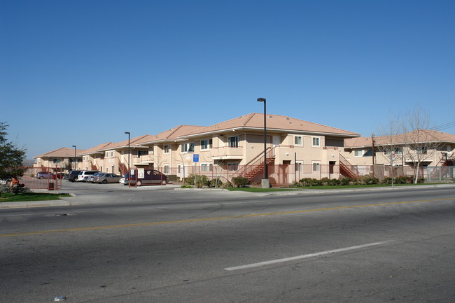 Bakersfield Family Apartments in Bakersfield, CA - Building Photo - Building Photo