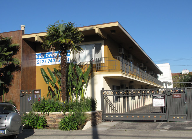 3039 Shrine Place in Los Angeles, CA - Foto de edificio - Building Photo