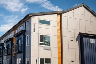 Vertisee Heights in Richland, WA - Building Photo