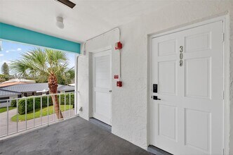2715 NE 49th St in Fort Lauderdale, FL - Building Photo - Building Photo