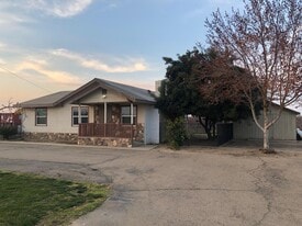 7902 Clinton Ave in Kingsburg, CA - Building Photo