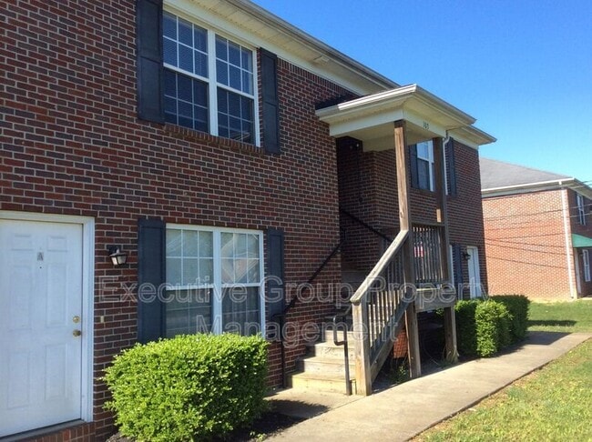 103 Kenilworth Ct in Radcliff, KY - Building Photo - Building Photo