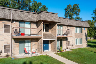 Windsor Woods Apartments in Canton, MI - Building Photo - Building Photo