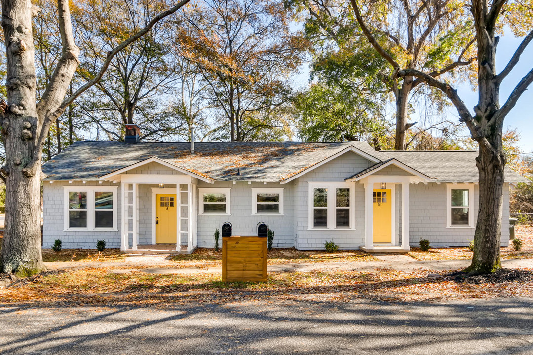 866 Custer St in Atlanta, GA - Building Photo