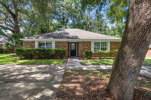 Westminister Properties in Tallahassee, FL - Building Photo