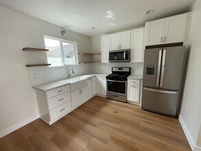 5258 Beeman Ave in Valley Village, CA - Foto de edificio - Building Photo