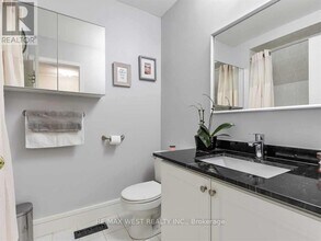 111 Selkirk Dr in Richmond Hill, ON - Building Photo - Building Photo