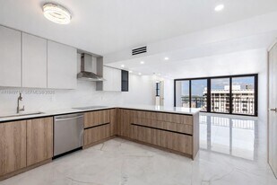 2401 S Ocean Dr in Hollywood, FL - Building Photo