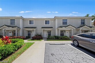 8273 Pacific Beach Dr in Ft. Myers, FL - Building Photo - Building Photo