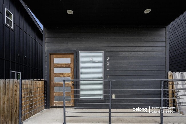 321 Porter St in San Antonio, TX - Building Photo - Building Photo