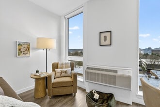 Holloway in Portland, OR - Building Photo - Building Photo