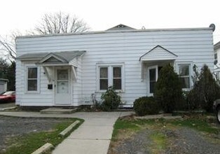 Edgewood Commons in West Berlin, NJ - Building Photo - Building Photo