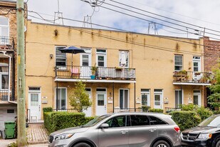 2087 Belgrave Av in Montréal, QC - Building Photo
