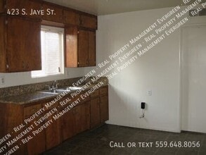 423 S Jaye St in Porterville, CA - Building Photo - Building Photo