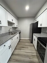 9005 Tudor Dr in Tampa, FL - Building Photo - Building Photo