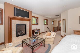 15089 Trestle Glen Dr in Glen Ellen, CA - Building Photo - Building Photo