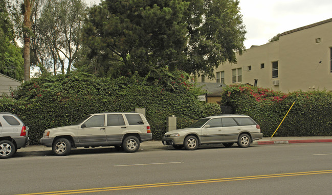 7284 Fountain Ave in Los Angeles, CA - Building Photo - Building Photo