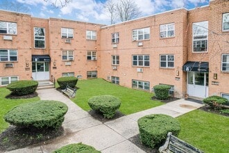 Broad Oaks Apartments in Philadelphia, PA - Building Photo - Building Photo