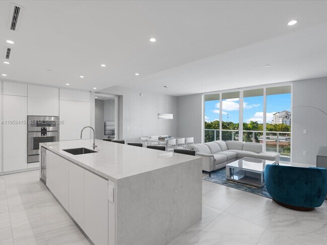 220 SE Mizner Blvd in Boca Raton, FL - Building Photo - Building Photo