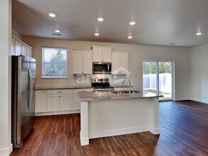 13716 106th Ave E in South Hill, WA - Building Photo - Building Photo