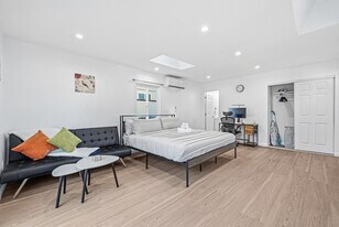 542 Columbia Ave in Sunnyvale, CA - Building Photo