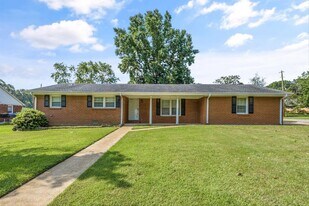 600 Gale Ln in Athens, AL - Building Photo