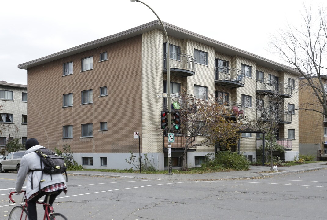 4165 Parthenais in Montréal, QC - Building Photo