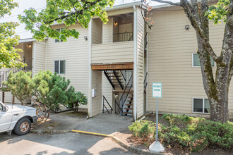 Charbern Apartments in Milwaukie, OR - Building Photo - Building Photo