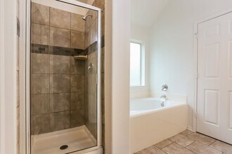 1401 Oregon St in La Porte, TX - Building Photo - Building Photo