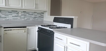 25 S End Rd, Unit 2nd in East Haven, CT - Building Photo - Building Photo