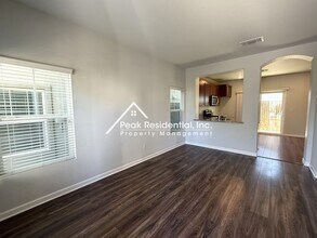 8108 Creeping Willow Ln in Sacramento, CA - Building Photo - Building Photo