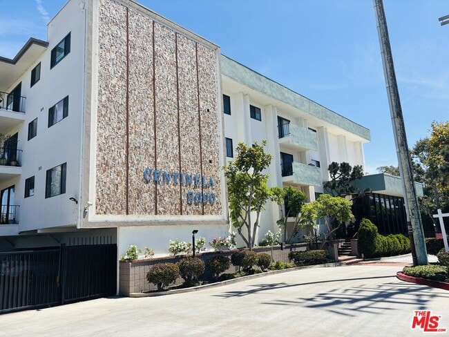 5000 S Centinela Ave in Los Angeles, CA - Building Photo - Building Photo