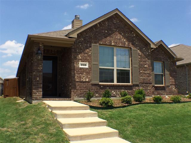 9105 Holliday Ln in Aubrey, TX - Foto de edificio