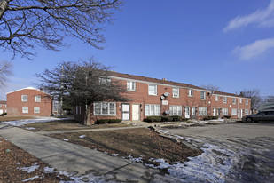 4548 N Teutonia Ave Apartments