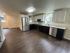 131 Clothier Ln in Lakeside, MT - Building Photo - Building Photo
