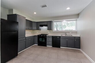 24518 Pine Canyon Dr in Spring, TX - Building Photo - Building Photo
