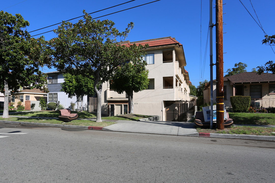 535 E Garfield Ave in Glendale, CA - Building Photo