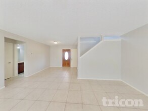 4827 Fern Lake in San Antonio, TX - Foto de edificio - Building Photo