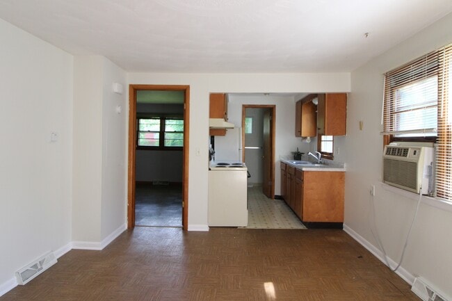 403 Jewell Dr, Unit Apt in Liverpool, NY - Building Photo - Building Photo