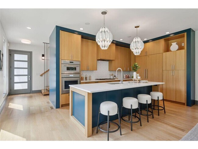 1726 Kenwood Pkwy in Minneapolis, MN - Building Photo - Building Photo