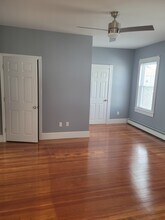 38 Melville St, Unit 2 in Fall River, MA - Foto de edificio - Building Photo