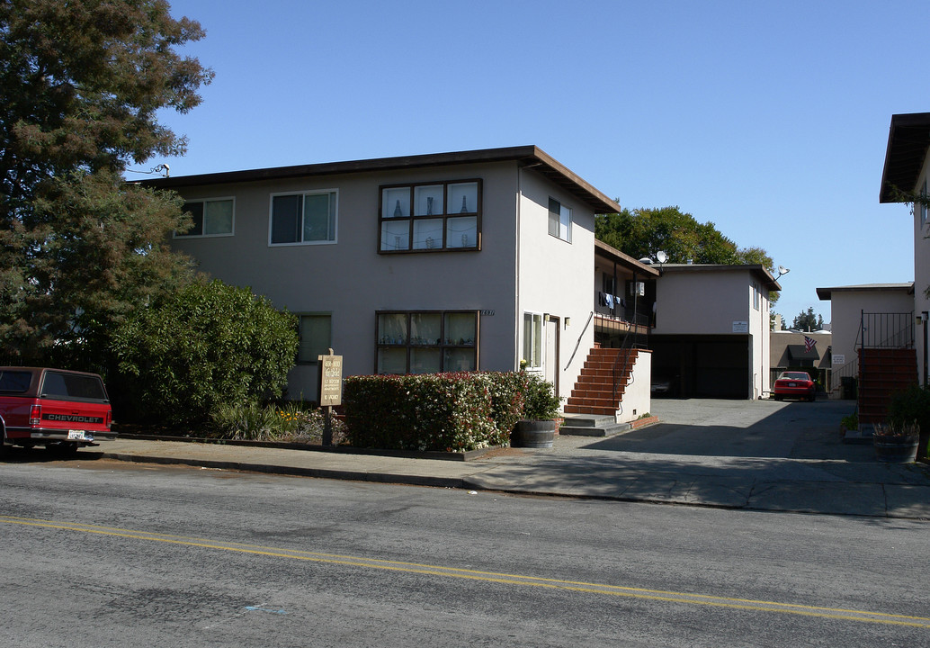 1691 Kentfield Ave in Redwood City, CA - Building Photo