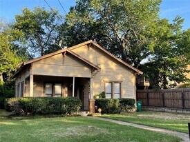 1431 N Locust St in Denton, TX - Building Photo
