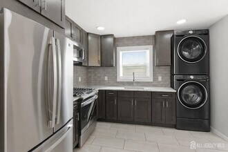 19 Evelyn Ct in Maplewood, NJ - Building Photo - Building Photo