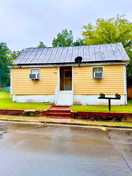 223 Academy St, Unit 3 Bedroom Apartment in Americus, GA - Building Photo